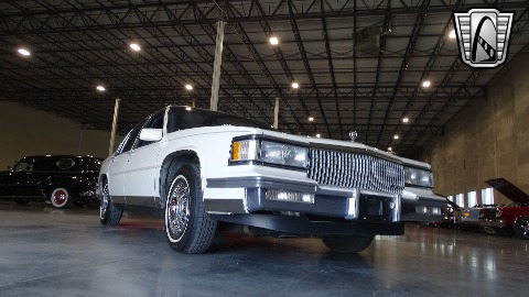 1988 Cadillac Sedan DeVille image 29
