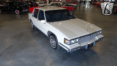 1988 Cadillac Sedan DeVille image 4