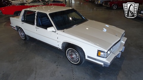 1988 Cadillac Sedan DeVille image 5