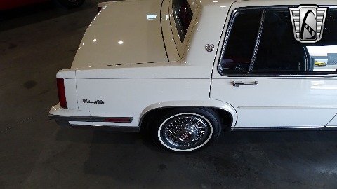 1988 Cadillac Sedan DeVille image 32