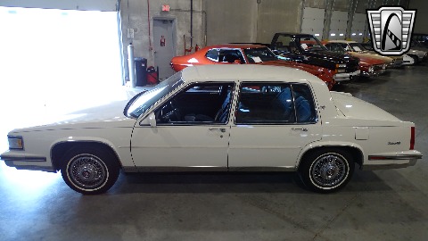 1988 Cadillac Sedan DeVille image 8
