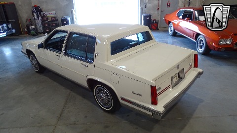 1988 Cadillac Sedan DeVille image 9
