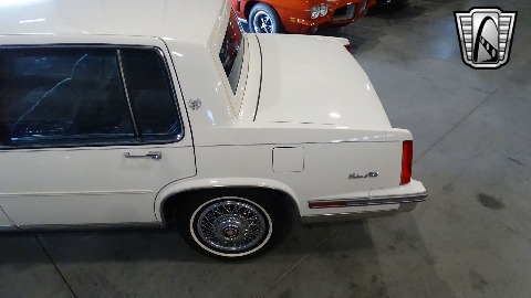 1988 Cadillac Sedan DeVille image 38