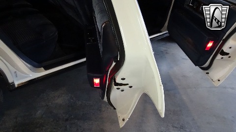 1988 Cadillac Sedan DeVille image 123