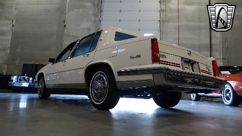 1988 Cadillac Sedan DeVille image 25