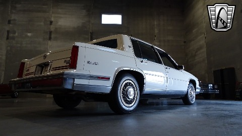 1988 Cadillac Sedan DeVille image 27