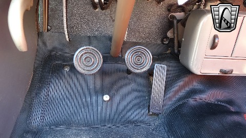 1947 Ford Super Deluxe image 152