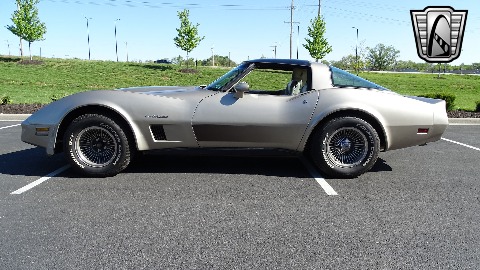 1982 Chevrolet Corvette image 16