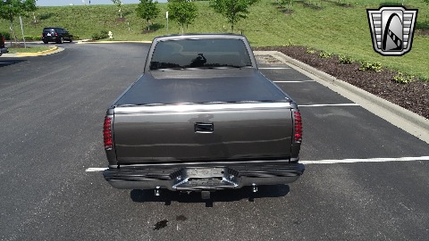 1991 Chevrolet Silverado image 10