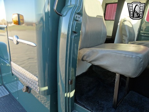 1952 Ford F6 image 114