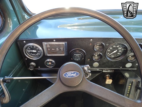 1952 Ford F6 image 89