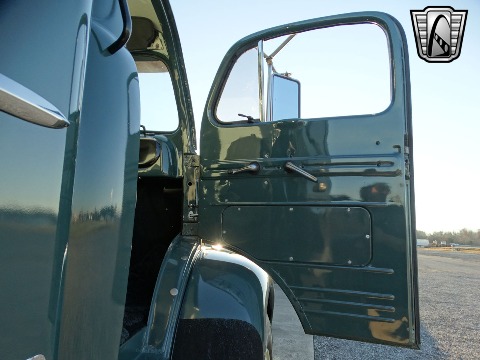 1952 Ford F6 image 117