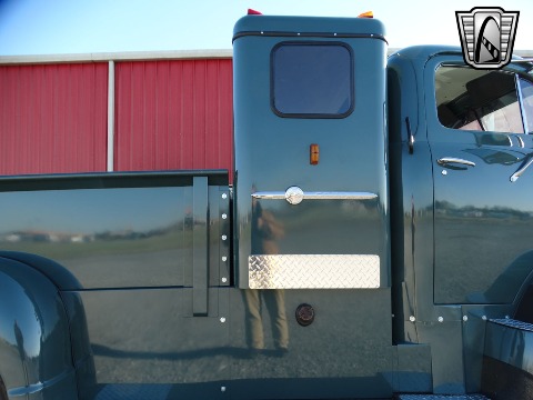 1952 Ford F6 image 42