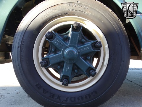 1952 Ford F6 image 46