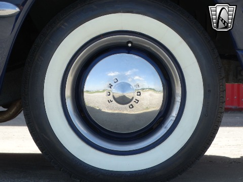 1950 Ford Custom image 39