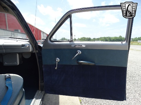 1950 Ford Custom image 129