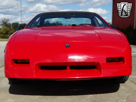 1988 Pontiac Fiero image 3