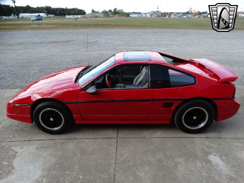 1988 Pontiac Fiero image 13