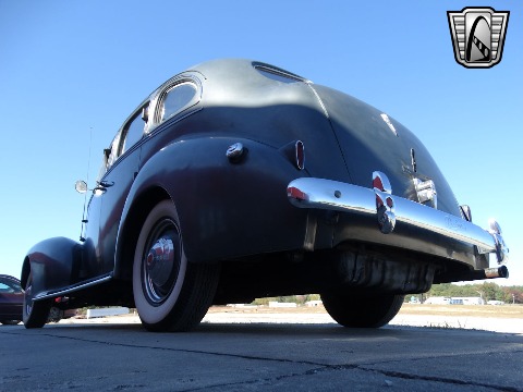 1940 Packard 120 image 29