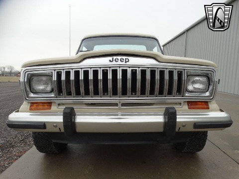 1984 Jeep J10 image 3