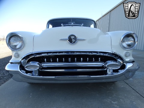 1955 Oldsmobile Delta 88 image 3