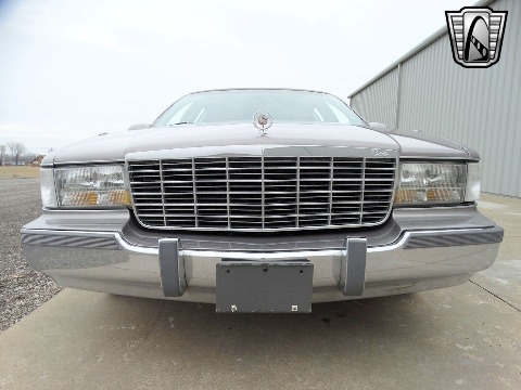 1996 Cadillac Fleetwood image 3