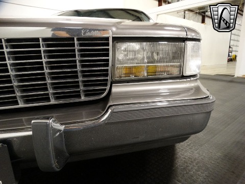 1996 Cadillac Fleetwood image 29