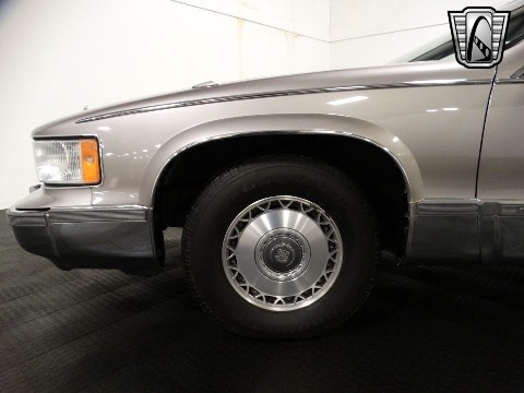 1996 Cadillac Fleetwood image 30