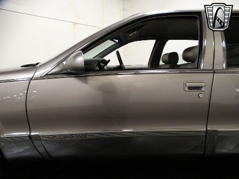 1996 Cadillac Fleetwood image 31