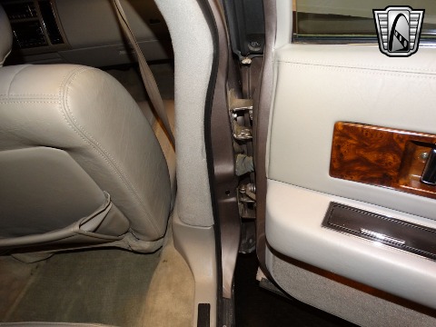 1996 Cadillac Fleetwood image 135