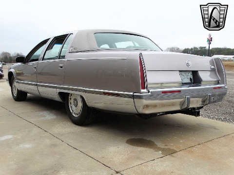 1996 Cadillac Fleetwood image 6