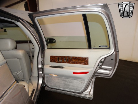 1996 Cadillac Fleetwood image 136