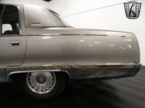 1996 Cadillac Fleetwood image 33