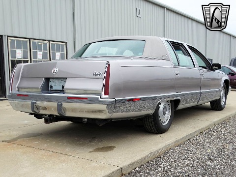 1996 Cadillac Fleetwood image 8