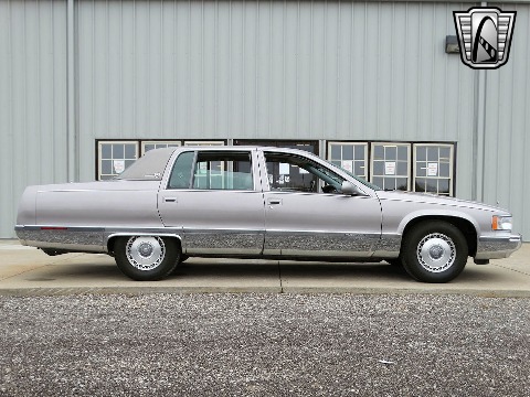 1996 Cadillac Fleetwood image 9