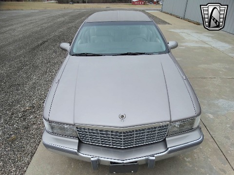 1996 Cadillac Fleetwood image 11