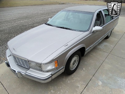 1996 Cadillac Fleetwood image 12