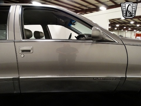 1996 Cadillac Fleetwood image 39