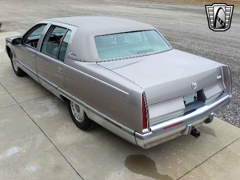 1996 Cadillac Fleetwood image 14