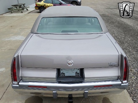 1996 Cadillac Fleetwood image 15