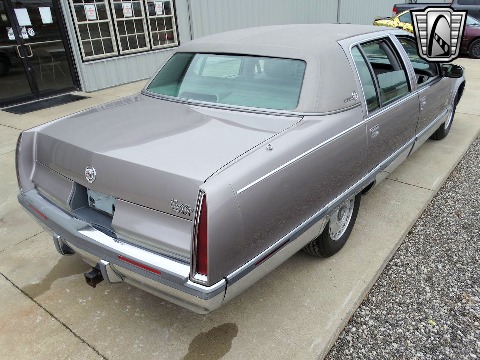 1996 Cadillac Fleetwood image 16