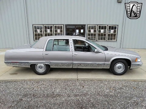 1996 Cadillac Fleetwood image 17