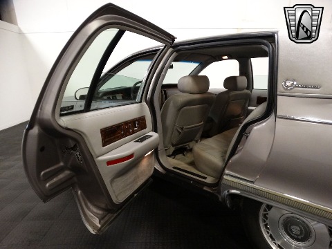 1996 Cadillac Fleetwood image 122