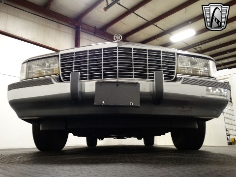 1996 Cadillac Fleetwood image 19