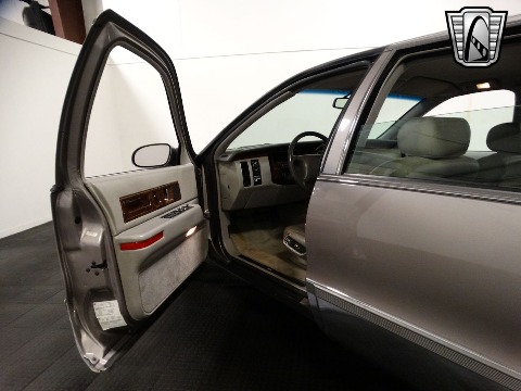 1996 Cadillac Fleetwood image 97