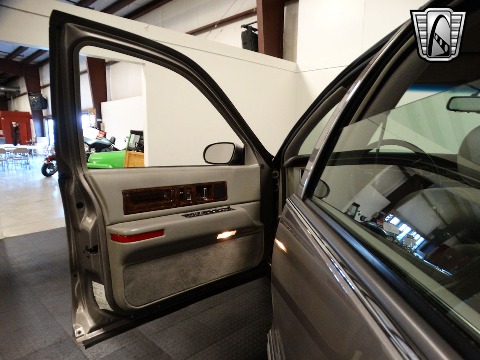 1996 Cadillac Fleetwood image 99