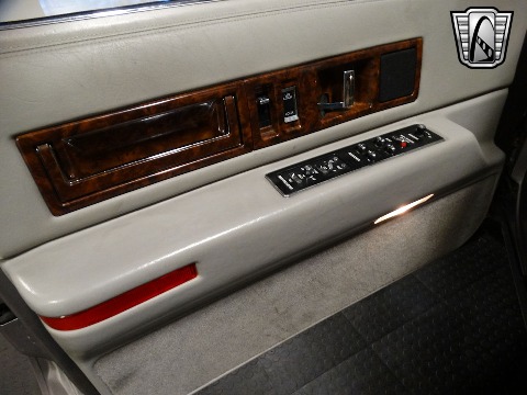 1996 Cadillac Fleetwood image 100