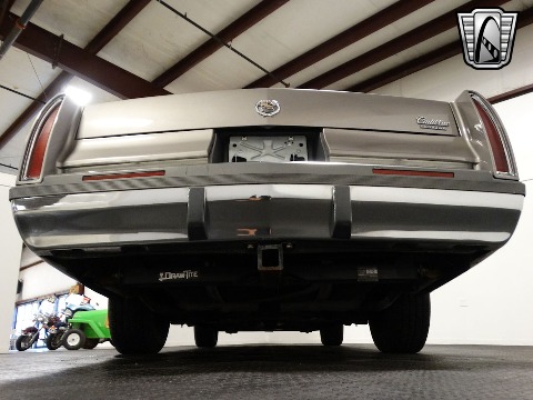 1996 Cadillac Fleetwood image 23