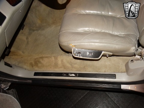 1996 Cadillac Fleetwood image 102