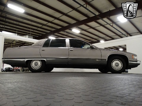 1996 Cadillac Fleetwood image 25